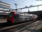 Bei schwierigen Lichtverhltnissen steht am 11.3.2011 die Re 450 105-2 ''Herrliberg'' in Winterthur als S12 nach Seen