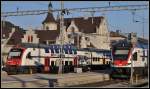 514 032-2 und 511 014 vor dem schlosshnlichen Bahnhof Rapperswil.