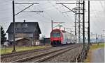 S25 mit Re450 zwischen Siebnen-Wangen und Schübelbach-Buttikon. (13.02.2017)