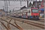 S2 mit 514 045-4 nach Zürich Flughafen in Siebnen-Wangen.