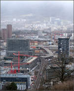 Hochstrecke zum Tunnel -    Zum 1969 eröffneten Käferbergtunnel führt vom Bahnhof Zürich-Hardbrücke aus eine aufgeständerte Bahnstrecke, auf der vor allem S-Bahnen