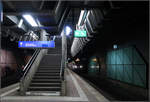 In einfacher Tieflage -

S-Bahnhof Stettbach am östlichen Ende des fast 5 km langen 1990 eröffneten  Zürichbergtunnels der S-Bahn. Oben kann zur Züricher Tram und der Glattalbahn umgestiegen werden.

14.03.2019 (M)

