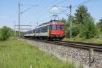 In den Stosszeiten sind sie in und um Zrich noch hufig anzutreffen, die RBe 540. Hier der RBe 540 063-5, der in Krze in den Tunnel zwischen Stettbach und Hauptbahnhof einfahren wird. Das Bild entstand am 4.6.09.