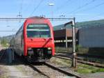 Re450 Doppelstock-Pendelzug als S5 am Endhaltepunkt Niederweningen am 11.5.2005.