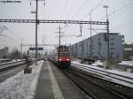 RABe 514 001-7 am 15.1.10 in Oberwinterthur. Dies war der erste DTZ der an die SBB geliefert wurde. Seit die SBB aber keine Prototypen mehr ordert (es schon manchmal schlauer gewesen, wenn man Prototypen eingesetzt htte), ist dieser DTZ kein Spezieller, er fhrt einfach in den brigen DTZ-Umlufen, z.B. hier auf der S8