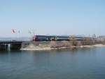 ZVV, Zrcher S-Bahnzug auf dem Seedamm bei 
Rapperswil am 23.03.03