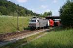 Re 456 542 der SZU ist am 11.08.2015 mit S24542 bei Wildpark Höfli von Sihlwald nach Zürich HB unterwegs.