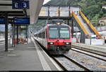 RBDe 560 ???  Domino  der TILO SA (SBB/TRENORD S.r.l.) als S20 von Biasca (CH) nach Locarno (CH) erreicht mit einem Pfeifen den Bahnhof Bellinzona (CH) auf Gleis 3.
