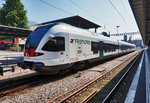 ETR 524 203 der TILO, mit zusätzlichen Logo von TRENORD, steht am 20.7.2016 im Bahnhof Locarno.