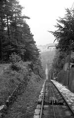 Standseilbahn Neuchâtel La Coudre-Chaumont__Blick zurück aus der Bergstation.__30-08-1976