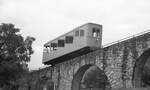 Standseilbahn Neuchâtel La Coudre-Chaumont.Wagen 2 auf dem Viadukt.__30-08-1976