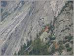 Die glatten Felswnde entlang der Gelmerbahn sind ein Eldorado fr Sportkletterer. (09.10.2007)