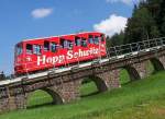 Standseilbahn Unterwasser / Toggenburg 910 m - Iltios 1350 m am 30.06.2006 bei der Bergfahrt kurz hinter der Talstation.