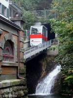 Die Mhleggbahn verbindet die Altstadt von St. Gallen mit dem Naherholungsgebiet Drei Weihern. Baujahr 1893 als Wassergewichtsseilbahn, seit 1950 als Zahnradbahn und seit 1975 als Schrgaufzug; Streckenlnge 319 Meter, grtenteils im Tunnel; Steigung 208 bis 228 Promille; vollautomatischer Betrieb auf Anforderung, Fahrzeit 2 Minuten - 13.10.2006

