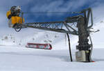 Schneekanone mit Parsennbahn. Davos, 11.03.2020
