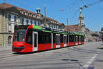Be 6/8 Combino 756, auf der Linie 7, fährt zur Haltestelle beim Bahnhof Bern. Die Aufnahme stammt vom 24.06.2020.
