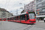 Be 6/8 Combino 751, auf der Linie 9, fährt zur Haltestelle beim Bahnhof Bern.