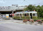Bern SVB Tram 5 Endstation Ostring / Freudenbergerplatz: An der Endhaltestelle hält der Motorwagen Be 4/4 124 mit einem Anhänger des Typs B.