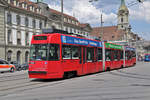 Be 4/6 734 Vevey Tram, auf der Linie 7, fährt zur Haltestelle beim Bahnhof Bern.