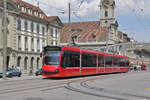 Be 6/8 Combino 763, auf der Linie 9, fährt zur Haltestelle beim Bubenbergplatz.