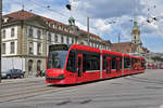 Be 4/6 Combino 756, auf der Linie 7, fährt zur Haltestelle beim Bahnhof Bern.