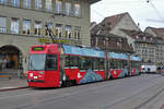 Be 4/6 Vevey Tram 735 mit einer Werbung für eine Hodler Ausstellung, auf der Linie 7 bedient die Haltestelle beim Casinoplatz.