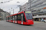 Be 6/8 Combino 657, auf der Linie 9, fährt zur Haltestelle beim Bahnhof Bern.