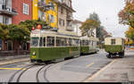 Stiftung BERNMOBIL historique Standardtram Be 4/4 621 mit B 337 am 20. Oktober 2019 auf seiner alten Stammlinie 5 bei der Einfahrt in die Wendeschleife Fischermätteli. Daneben wartet der Autobus Nr. 5 von 1924 auf umsteigende Fahrgäste.