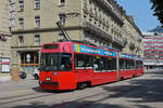 Be 4/6 Vevey Tram 739, auf der Linie 7, verlässt die Haltestelle Hirschengraben.