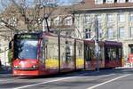 Siemens Combino 759 von BERNMOBIL am 26.2.22 in der Kornhausstrasse.