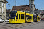 Be 6/8 Combino 671 YB Tram, auf der Linie 8, fährt zur Haltestelle Hirschengraben.