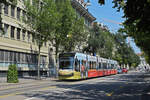 Be 6/8 Combino 752 mit der Denner Werbung, auf der Linie 9, fährt durch die Bundesgasse.