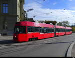 Bern Mobil - Tram Be 4/8 733 unterwegs in der Stadt Bern am 06.11.2022