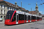 Be 6/8 Combino 664, auf der Linie 9, fährt am 08.07.2022 zur Haltestelle beim Bahnhof Bern.