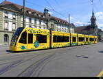 Bern Mobil - Be 6/8  653 mit Werbung unterwegs in der Stadt Bern am 17.06.2023