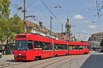 Be 4/6 Vevey Tram 735, auf der Linie 3, fährt am 12.08.2015 zur Haltestelle Hirschengraben.