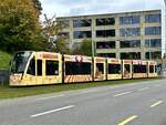 Combino Be 6/8 659 von BERNMOBIL mit Vollwerbung für Emmentaler am 14.10.25 zwischen Gäbelbach und Holenacker.