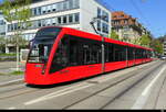 Bern Mobil - Tram Be 6/8  671 bei der Haltestelle Viktoriaplatz am 11.04.2026