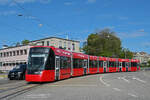 Be 6/8 Tramlink 920, auf der Linie 7, verlässt am 20.04.2026 die Haltestelle Helvetiaplatz. Aufnahme Bern.