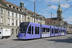 Be 6/8 Combino 651 mit der Werbung f�r die Bank Valiant, auf der Linie 9, f�hrt am 20.04.2026 zur Haltestelle Hirschengraben. Aufnahme Bern.