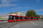 Be 6/8 Tramlink 927, auf der Linie 6, f�hrt am 20.04.2026 bei der Haltestelle Helvetiaplatz ein. Aufnahme Bern.