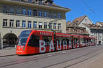 Be 6/8 Combino 654 mit der Bauhaus Werbung, auf der Linie 7, bedient am 20.04.2026 die Haltestelle Zytglogge beim Casinoplatz. Aufnahme Bern.