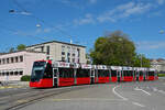Be 6/8 Tramlink 913, auf der Linie 6, f�hrt am 20.04.2026 bei der Haltestelle Helvetiaplatz ein. Aufnahme Bern.