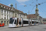 Be 6/8 Combino 669 mit der Werbung f�r die Lindenhofgruppe, auf der Linie 7, f�hrt am 15.06.2026 zur Haltestelle Hirschengraben. Aufnahme Bern.