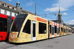 Be 6/8 Combino 659 mit der Werbung f�r Emmentaler K�se, auf der Linie 8, f�hrt am 20.04.2026 zur Haltestelle beim Bahnhof Bern.