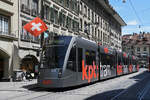 Be 6/8 Combino 670 mit der kpt Werbung, auf der Linie 9, bedient am 15.06.2026 die Haltestelle B�renplatz. Aufnahme Bern.