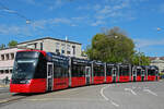Be 6/8 Tramlink 915, auf der Linie 7, verl�sst am 20.04.2026 die Haltestelle Helvetiaplatz. Aufnahme Bern.