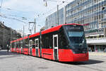 Be 6/8 Tramlink 927, auf der Linie 6, f�hrt am 20.04.2026 zur Haltestelle beim Bahnhof Bern.