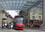 Combino 752 unter dem Baldachin am Berner Hauptbahnhof. (22.08.2009)