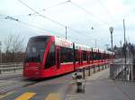 Bernmobil Combino Be 6/8 652 auf der Kirchenfeldbrcke. 18.04.2010